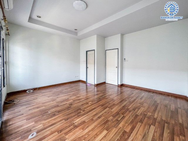 *****ทาวน์โฮมมือสองย่านกรุงเทพฯ ม.ธนาภิรมย์ เพชรเกษม69 เนื้อที่มากถึง 22.2 ตร.ว. ฟังก์ชัน 3 ห้องนอน 5 ห้องน้ำ 1 ที่จอดรถ สภาพสวย ราคาสุดคุ้ม บนทำเลแห่งการเดินทาง ใกล้รถไฟฟ้าสายสีน้ำเงิน "สถานีหลักสอง" และเดอะมอลล์ บางแค จองเลย!